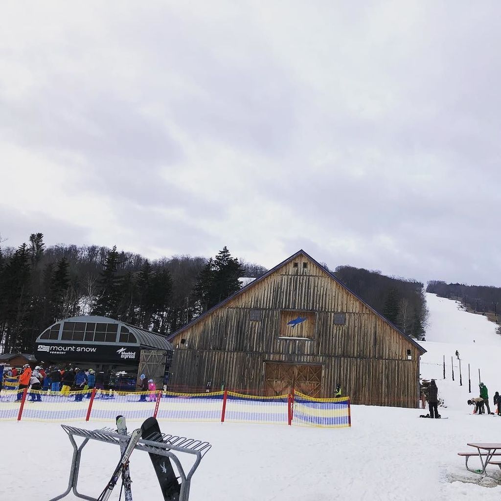 ryanpbelisle's tweet photo. @mountsnow #day5 #day6 #snowboarding #uxdesigner Looking to ride switch all day and practice flat 360’s for edge control! https://t.co/oNNNZ3ar7g https://t.co/NArBGm0Qvd