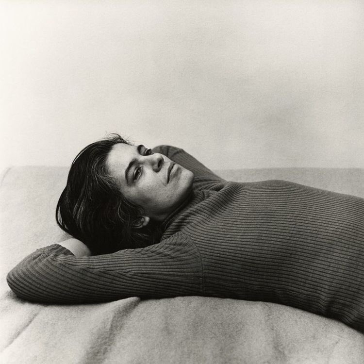 'Onurlu bir yenilgi bu. Her şeyi riske attım.. / Acısa da, çıplak olup hayatta kalmaya devam etmeliyim.' #SusanSontag Bilinç Tene Kuşanınca