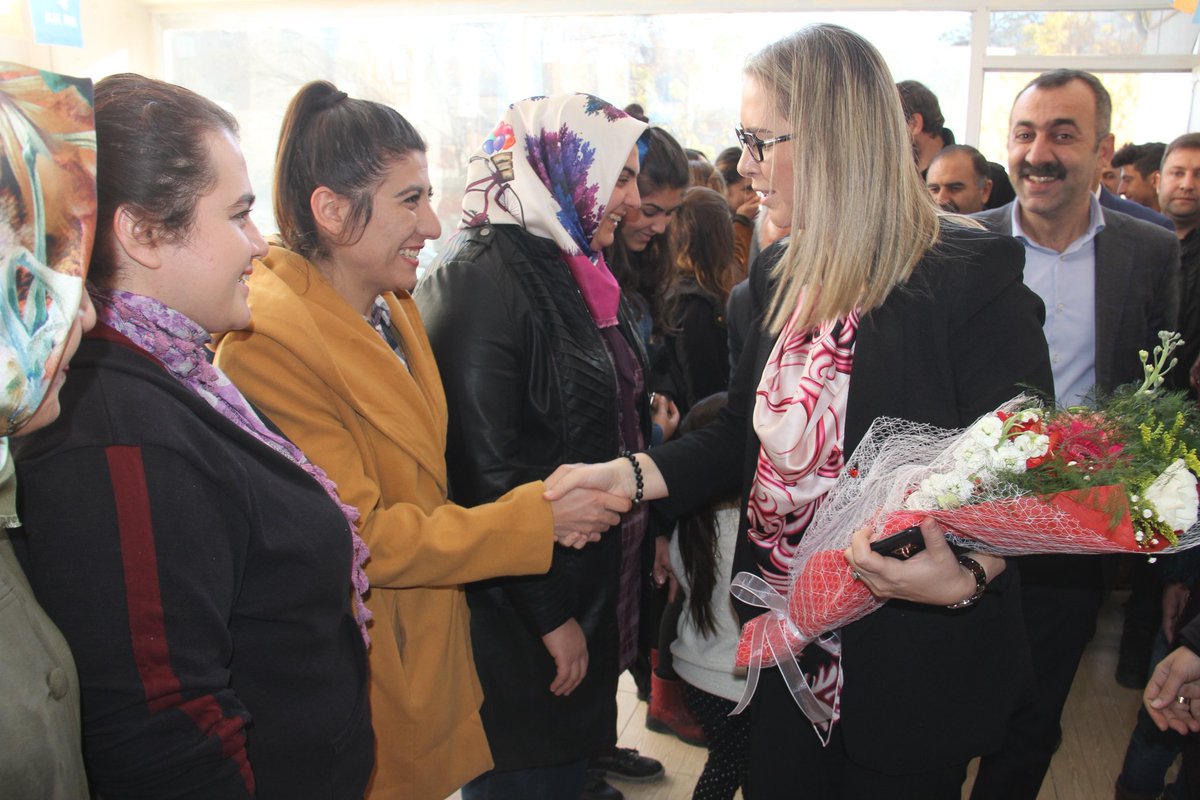 Gençler ve vatandaslar ile yakından ilgilenen Vekillerimiz'e ziyaretlerinden dolayı teşekkür ediyoruz. 
<a href="/mecertas/">Melih Ecertaş</a>