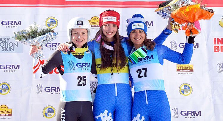 RaiBZSport's tweet photo. Weltcup-Gesamtsiegerin Greta #Pinggera startet Saison mit Sieg, 3. Lanthaler: Männer: 2. Pigneter, 3. Weltmeister Alex Gruber #Kühtai #naturbahn @FIL_Luge @RaiSuedtirol https://t.co/7RkyruPg1r