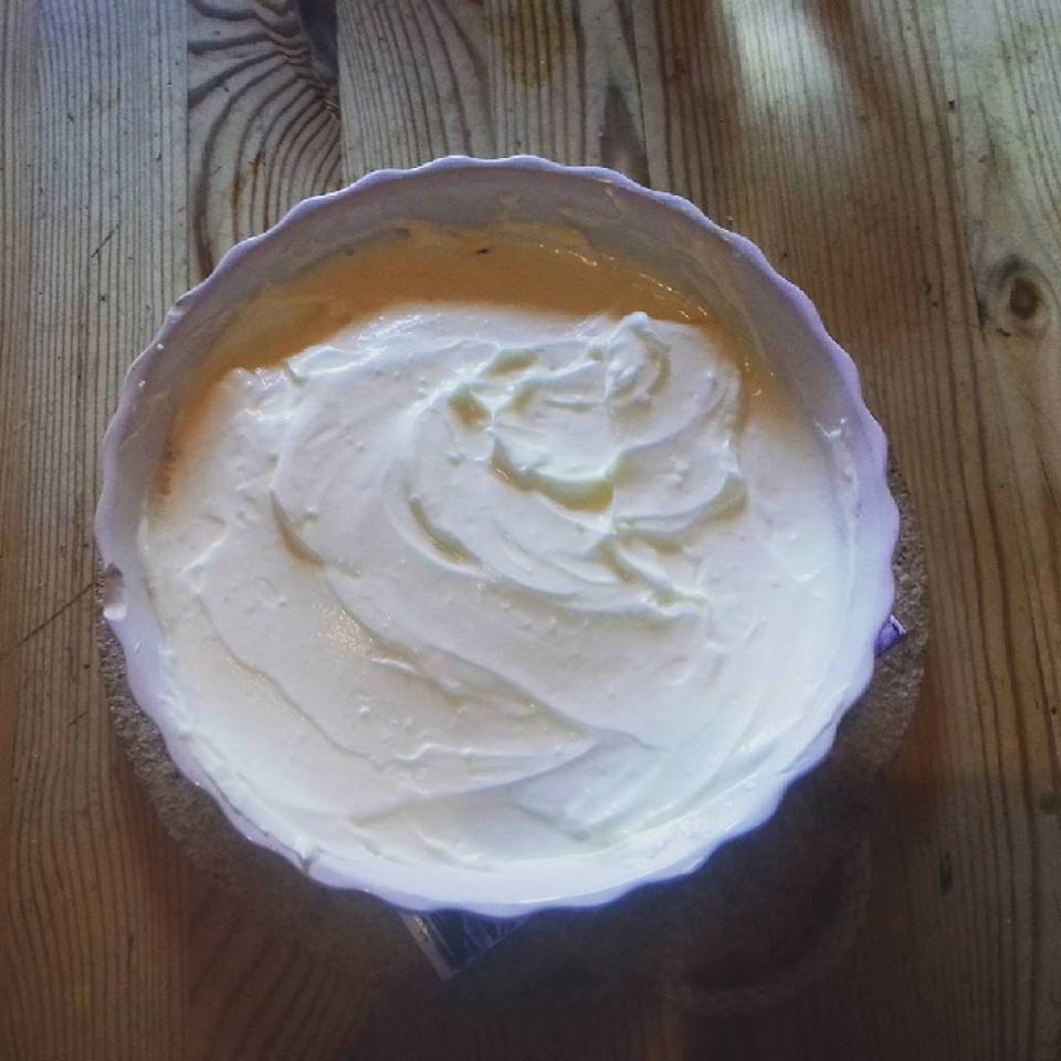 Prince_Moseley's tweet photo. A cheeky little lemon cheesecake to kick off the bake comp from 3.30pm at Pints & Pooches here today! Think you can do better, bring your cake and your pooch and let battle commence! #cakecomp #bringyourdogtothepub #xmasisfordogstoo #itsdecember #doggyphotobooth #pintsizeheroes https://t.co/DErA7N2dSK