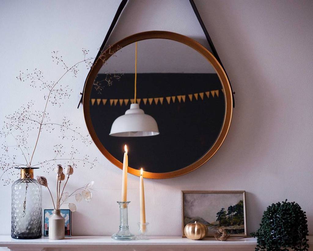 Littlegreenshed's tweet photo. This winter I am drawn to light reflecting surfaces like my new @swooneditions mirror with it's brass surround and leather strap. The colours really compliment the season. #swooneditions .
.
.
.
.
.
#littlegreenshedhome #kinfolkstyle #cerealmag #inspofin… https://t.co/fk20wq4LYh https://t.co/2uDLKaxBbd