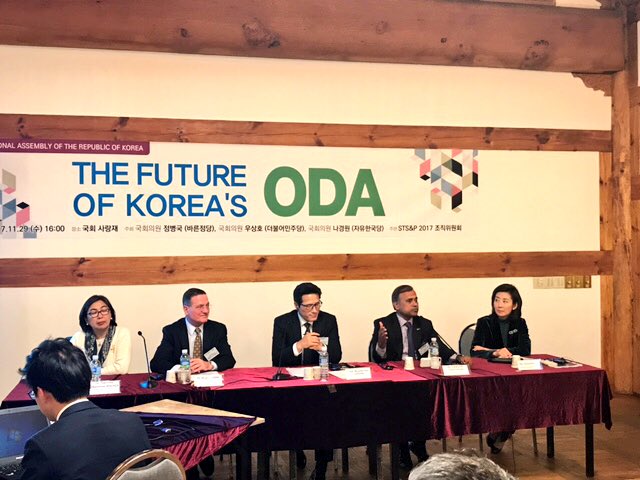 sidchat1's tweet photo. Honored to be at South Korea’s 🇰🇷 National Assembly. Over 4 decades 🇰🇷 has had tremendous economic growth. In 1960s, GDP per capita was comparable with levels with poorer countries of Africa &amp; Asia. In 2004, 🇰🇷 joined the trillion-dollar club of world economies. https://t.co/Z87Ou2Z80a