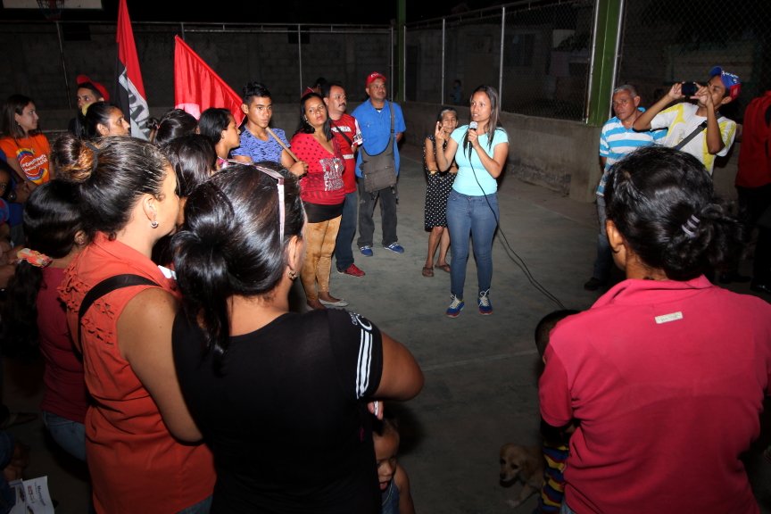 Gerardo4fPsuv's tweet photo. #03Dic ¡Anótenlo! En la comunidad de #ElCumbe el triunfo de @Iroschima_JPSUV bordeará el 90%. Los vecinos reconocen el trato brindado por el Gobierno Revolucionario durante todos estos años y no están dispuestos a que le arrebaten sus conquistas sociales. ¡Hacia #LaGranValera! https://t.co/1hQLrpXwgL