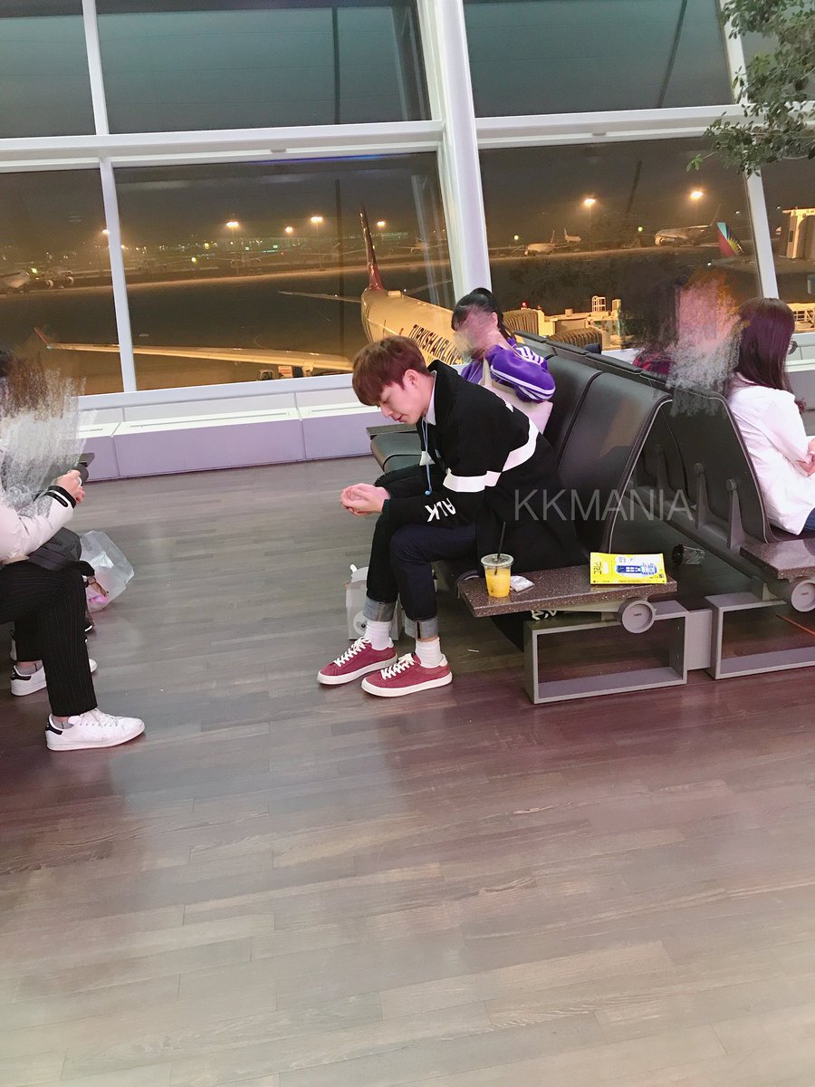 KK_MANIA's tweet photo. แอดเจอยูซอนโฮ ลูกเจี๊ยบน้อยแห่งค่าย cube ที่สนามบินอินชอนแบบงงๆ #produce101 #ยูซ��นโฮ #ลูกเจี๊ยบ #YOOSEONHO #유선호 https://t.co/zDJYR0vBRX