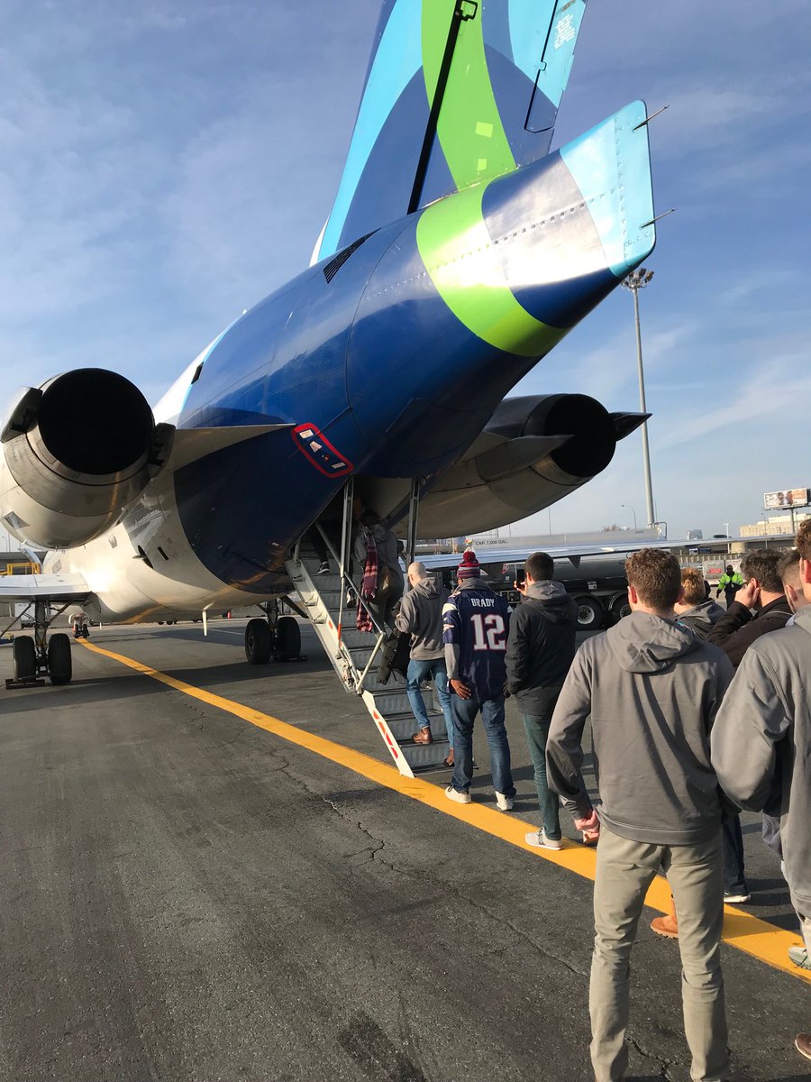 0xKenney's tweet photo. So @klaviyo is flying the entire company to Buffalo for the Patriots game. #airklaviyo #bfcm2017 https://t.co/wGKhclyYny