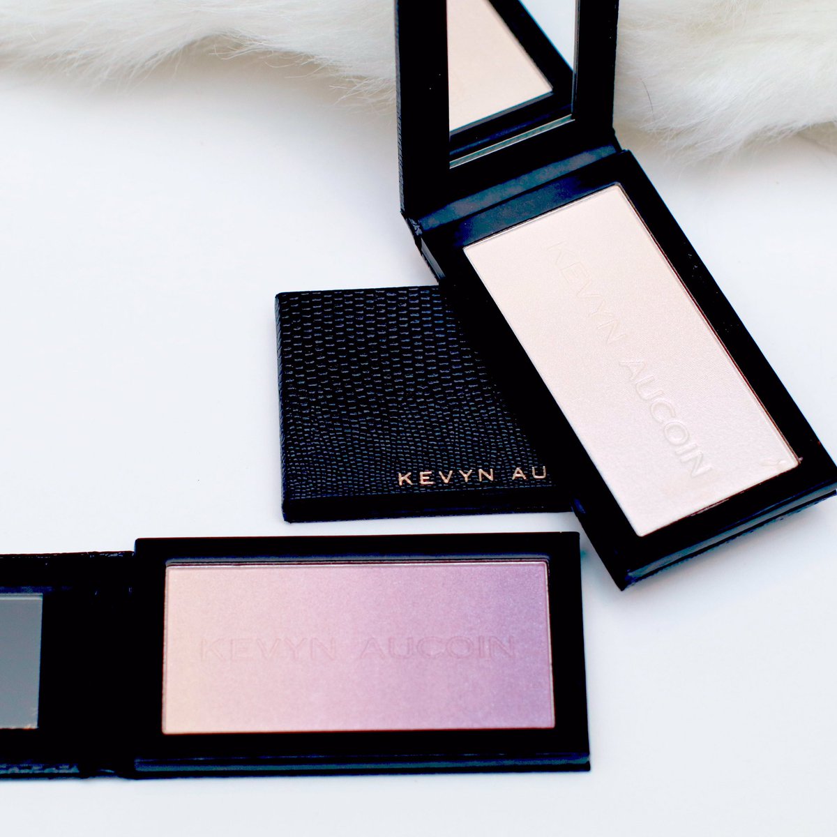 BeautifulWhims's tweet photo. In love 😍 with this! @kevyn_aucoin #Neotrio Palette. It does everything! #bbloggers #makeup https://t.co/bDw6wwY1r2
