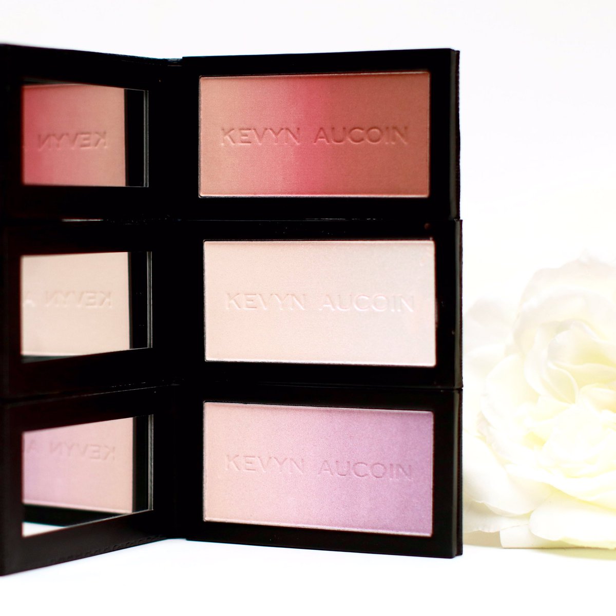 BeautifulWhims's tweet photo. In love 😍 with this! @kevyn_aucoin #Neotrio Palette. It does everything! #bbloggers #makeup https://t.co/bDw6wwY1r2