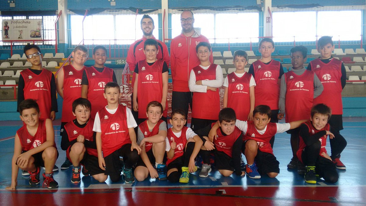 Nuestros benjamines negro y rojo han disputado hoy en el polideportivo de La Paz el partido que les enfrentaba correspondiente a la Liga @oacdmalcala. Buen Partido chicos!! 🏀🏀