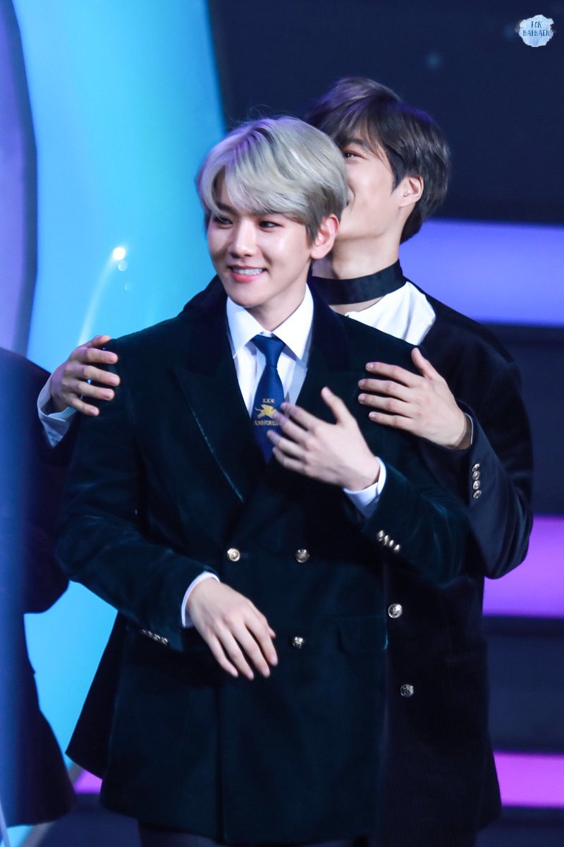 171202 백현 카이 MMA
둘이 왜 그렇게 귀여운ㅠㅠ🐶🐻
#엑소 #EXO #백현 #Baekhyun #카이 #KAI #2017MMA #김중인 #변백현 #사랑하자 #exol #EXO_L #에리