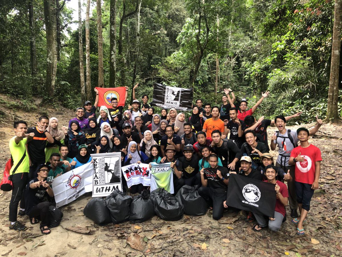 kakioutdoormy's tweet photo. Projek konservasi Sungai Pisang hari ini. Disertai oleh gabungan kelab hiking ipt Malaysia. Terbaik https://t.co/stsj2NmFKT