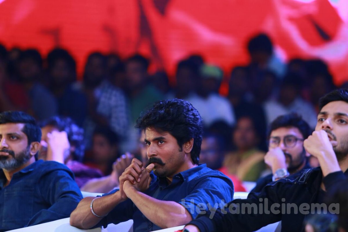 heytamilcinema's tweet photo. .@Siva_Kartikeyan keenly listening to KPY Naveen's mimicry. #VelaikkaranAudioLaunch #Velaikkaran @24AMSTUDIOS #HTCLive https://t.co/jcgdmsHkXe
