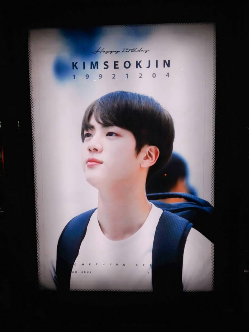 Ayuu09_'s tweet photo. Ciee tinggal beberapa menit lagi💕🎉
#HappyJinDay
#WorldwideHandsomeDay https://t.co/x3LMmYsAj4