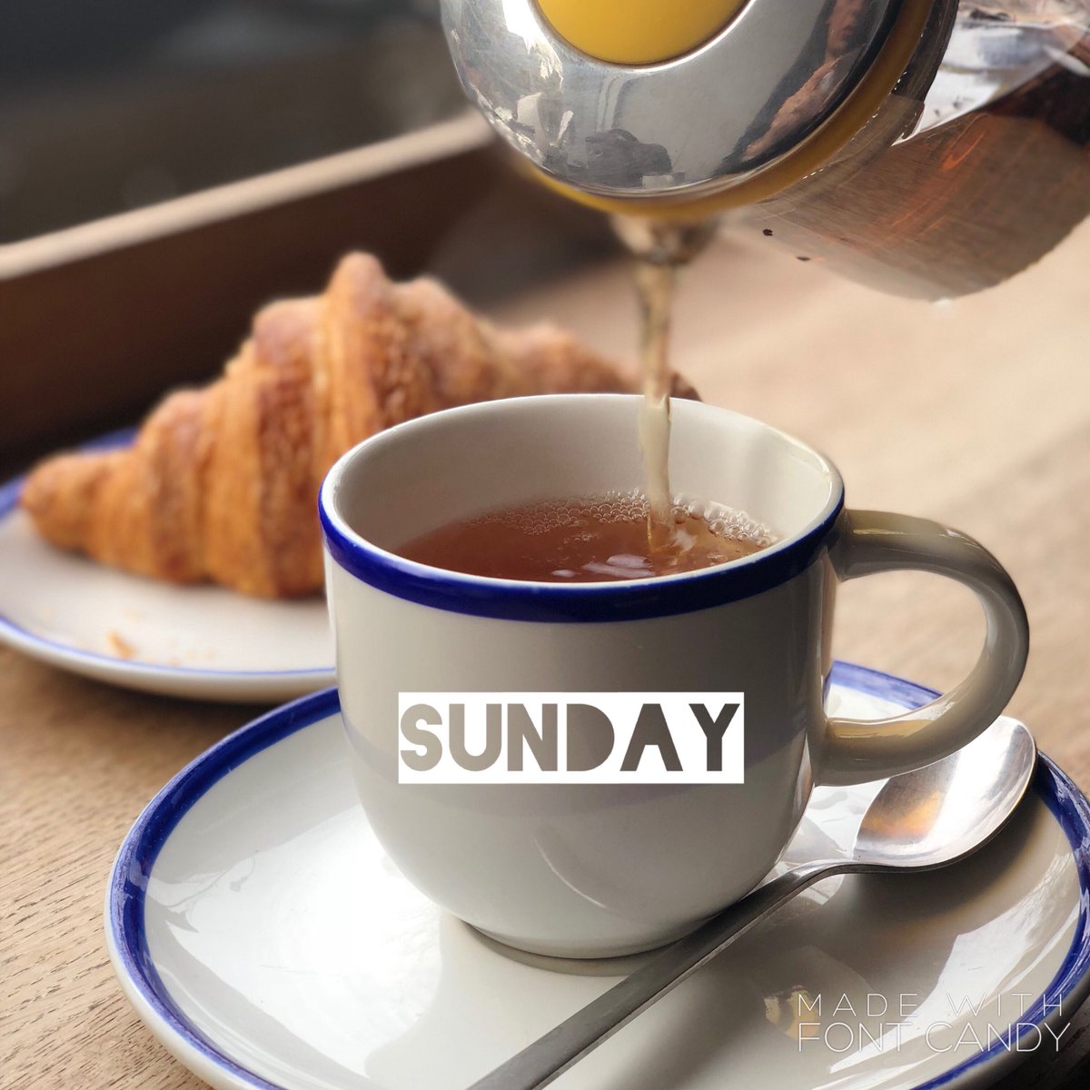 Sunday vibes. . .☕️