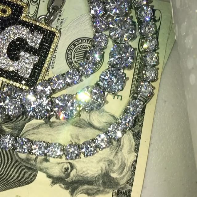 hiphopbling's tweet photo. Save that Money!!
Cyber Week Sale Continues - SAVE 25% with Code CW17
https://t.co/Atgr1WSp6Q

#money #20s #bling #hiphopchains #icedoutchains #tennischains https://t.co/AZAWZNuhqD