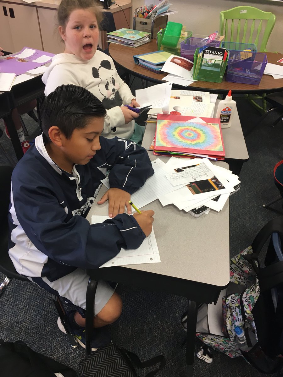 JdecorteDecorte's tweet photo. We are working on our nonfiction magazine project! #emsproud https://t.co/ALVnJsW50b