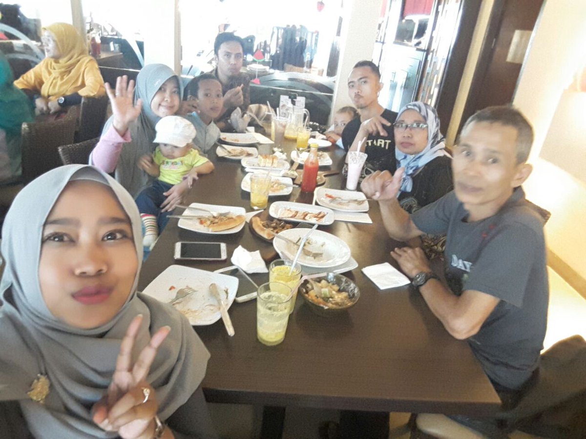 fahmi_mort's tweet photo. Best moment of my life
.
.
#family #Spirit #AnythingForMe https://t.co/39LfphPMGB