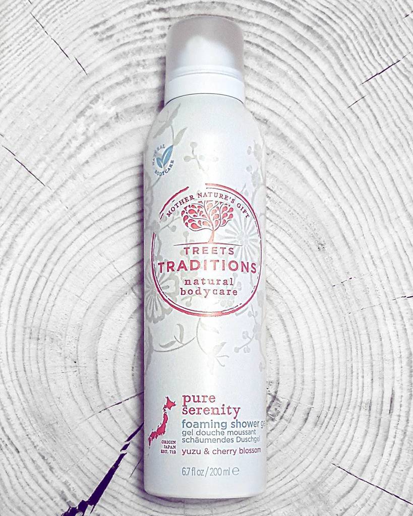 beatriz_grant_'s tweet photo. Sabéis que esta marca @treets_spain me gusta mucho, y en concreto las espumas de ducha, la textura es súper densa y los olores son.. 😍 Ahora han sacado esta nueva línea Pure Serenity, con aroma floral y cítrico. Hoy la estreno con una ducha bien cale… https://t.co/fzr2i08qxE https://t.co/ndRImJBeRt