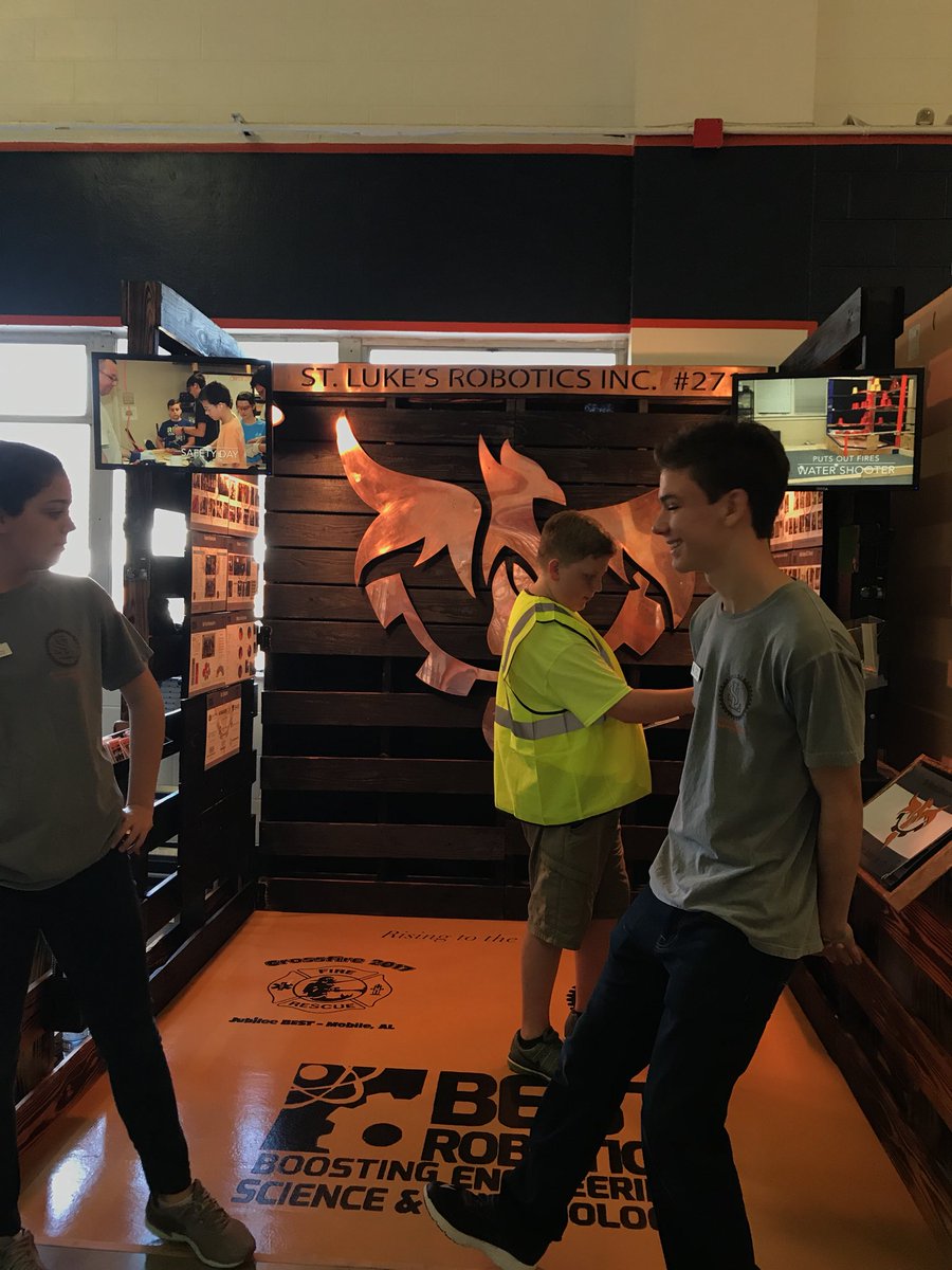 slesrobotics's tweet image. Alli K. and Zach H. working booth. Go Cats! #CROSSFIRE2017