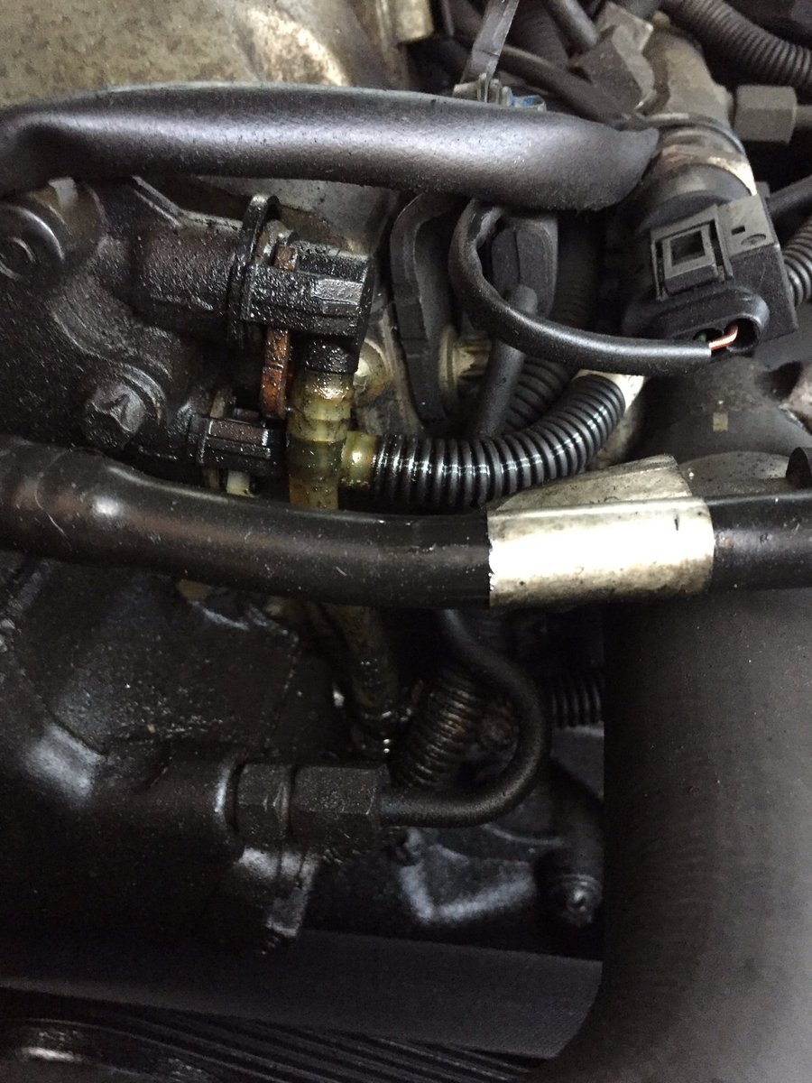 #Mercedes ML hard to start problems this week. Traced to fault to these leaking fuel pipes. Parts ordered and due to be replaced this week #mobilemechanic