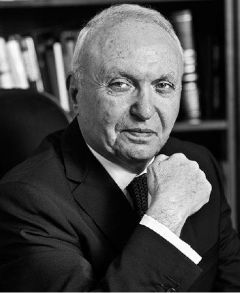 En 2018, découvrez chez Macha Publishing dans "Confessions d'un homme amoureux" par R. Engibarian, les confessions d’Alexeï Malkov, séduisant quadra russe dont les pensées reflètent l’évolution de la société entre les années 1960 et nos jours.