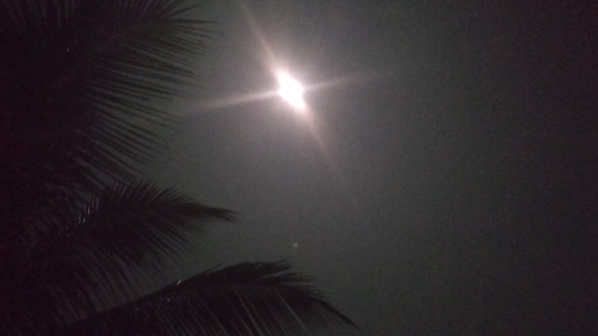 Androidindia's tweet image. Shot with Redmi 4 , Tried to capture today&apos;s moon @RedmiIndia @xiaomi @XiaomiIndia