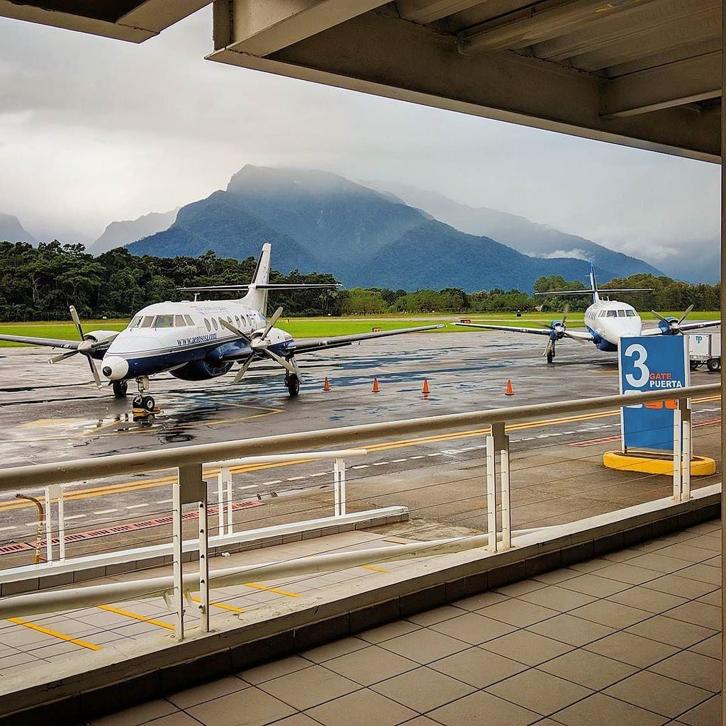 Jaime_Rivera's tweet photo. Where were you between 1998 and 2006? I spent most of my time here, in this airport working. Still my favorite times #airportlife #airport #laceiba #honduras #jetstream31 taken with #googlepixel2xl https://t.co/T86VFWLVJj https://t.co/0NWZFF4TLm