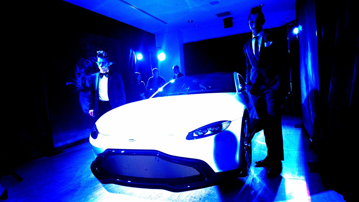 sterashi's tweet photo. New Vantage @ Blue Jungle Nagoya
#AstonMartin #NewVantage #beautifulwontbetamed #AstonMartinNagoya #BlueJungle https://t.co/dhxIseljCw