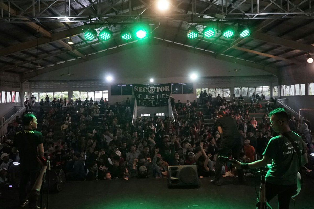 SickOfYouOffic1's tweet photo. Punk taste hooligan
#SBTG4 #ultrasAniv
#jayabayaUniv #SickOfYouBand https://t.co/G4NJNfMiKu