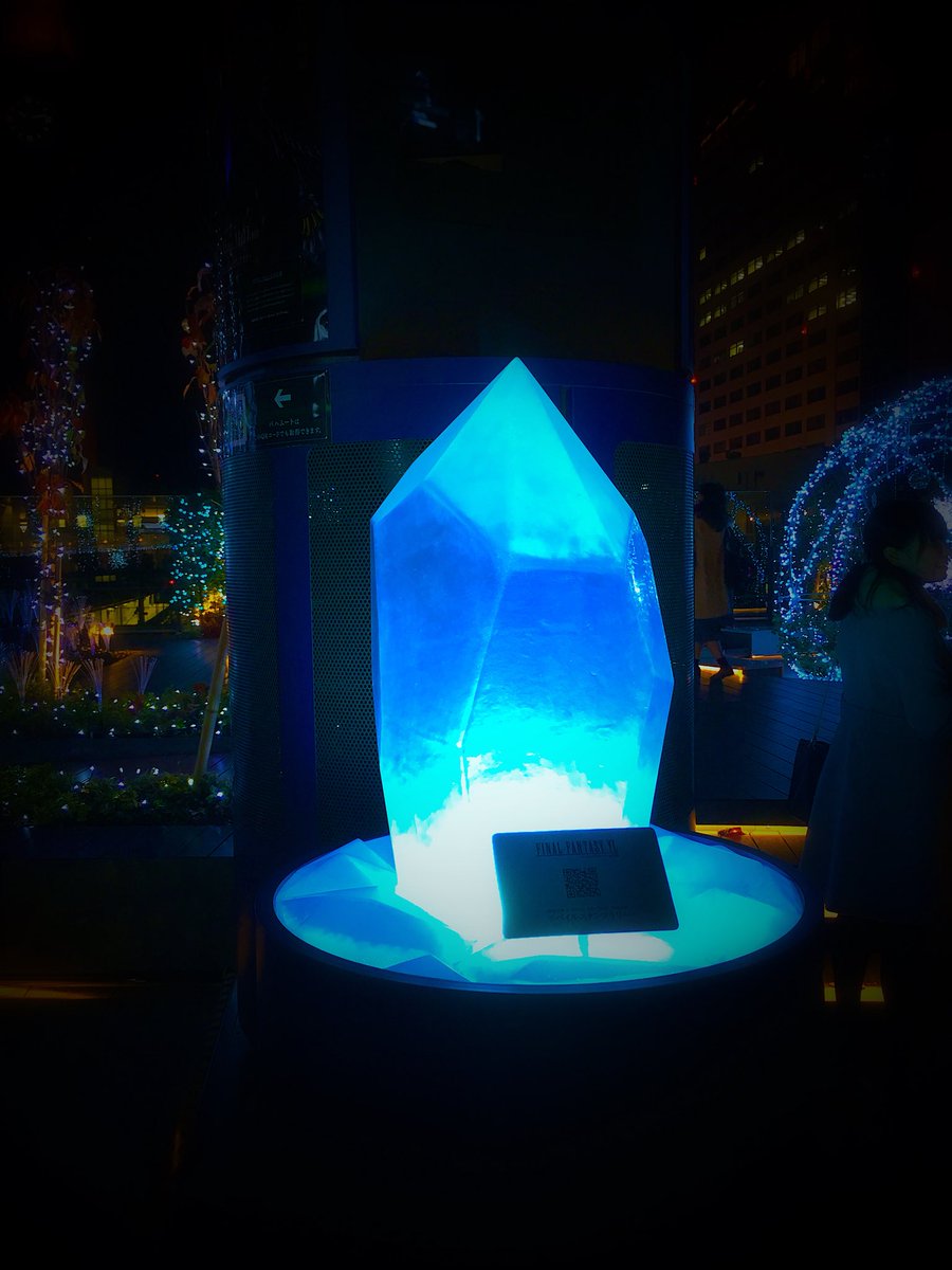 Radiostar Twitterissa ちなみに その横にはファイナルファンタジー のモバイルスタンプラリーの青いクリスタルがありました Suicaのペンギン広場で展開しているようですね セーブポイントみたいで なんか回復しそう T Co Cuguuv5rzm T Co