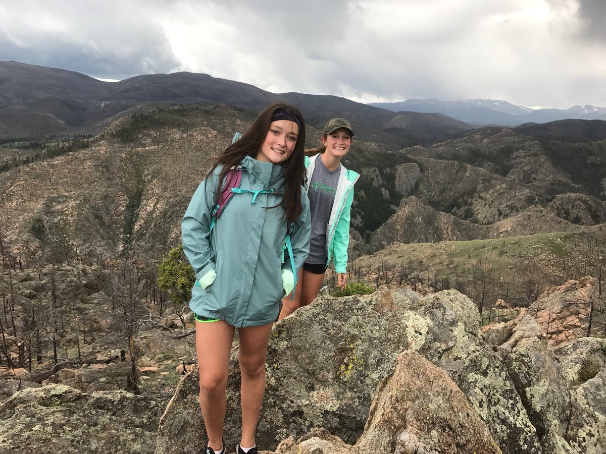 Bri_Hickss's tweet photo. Happy birthday to my 19 year old sister 🎉thanks for being the best big sis ever !!!! 💓❄️ https://t.co/n1DKH6oihY