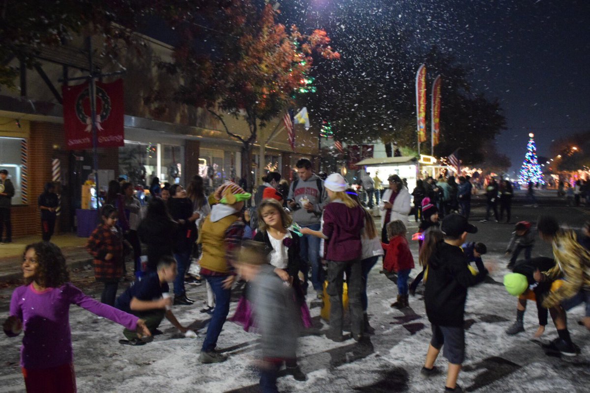 deftsf's tweet photo. Want to thank everyone for coming out to Apotek Lofts last night for the annual Santa Lucia parade! It was snowing In Kingsburg!!!! Special thanks to Revival 23! https://t.co/9IQ9jSRst0