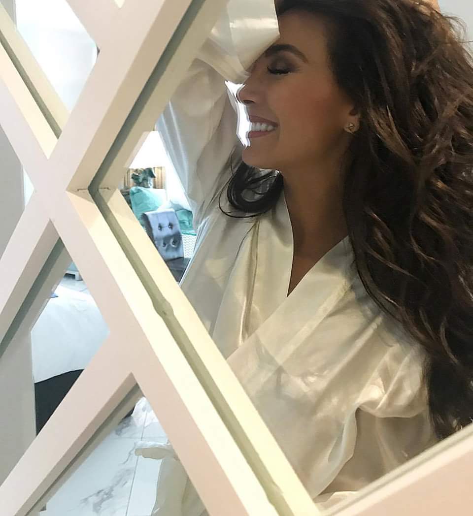 egf_mexico's tweet photo. Añadir pequeños detalles a tu dia como sonreir genera el impulso de sonrisa en los demas! Feliz domingo @Elygutierrez19 #ElyGutierrezbyLenara #sientemeahora https://t.co/sn6KDMi5ko