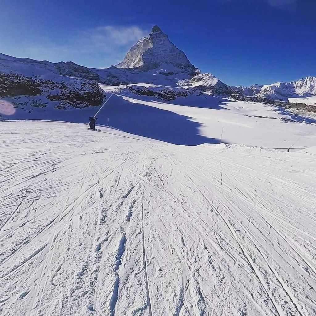 UKLondon's tweet photo. 🏔The Matterhorn all to myself 🏔🏔
.
.
.
#zermatt #powdersnow #freeskiing #switzerland #swissalps #skiingislife #skitouring #wilderness #welivetoexplore #lifeisbetteronskis #matterhorn #skitour #mountaineering #neverstopexploring #ridersapp #explore #mountains #powder #skiing … https://t.co/UWZDSDaPI1