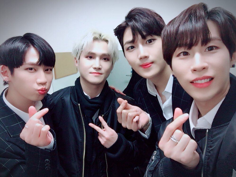 BHEART_'s tweet photo. [#윤] 
마지막 공연 단체샷이에요 😭
정말 고생 많으셨습니다! 사랑해요 ���
#비하트 #bheart #동원 #용하 #태유 #kstageo #일본 #막공 #보고싶을거야 #사랑해 https://t.co/7V6dK7DdcW