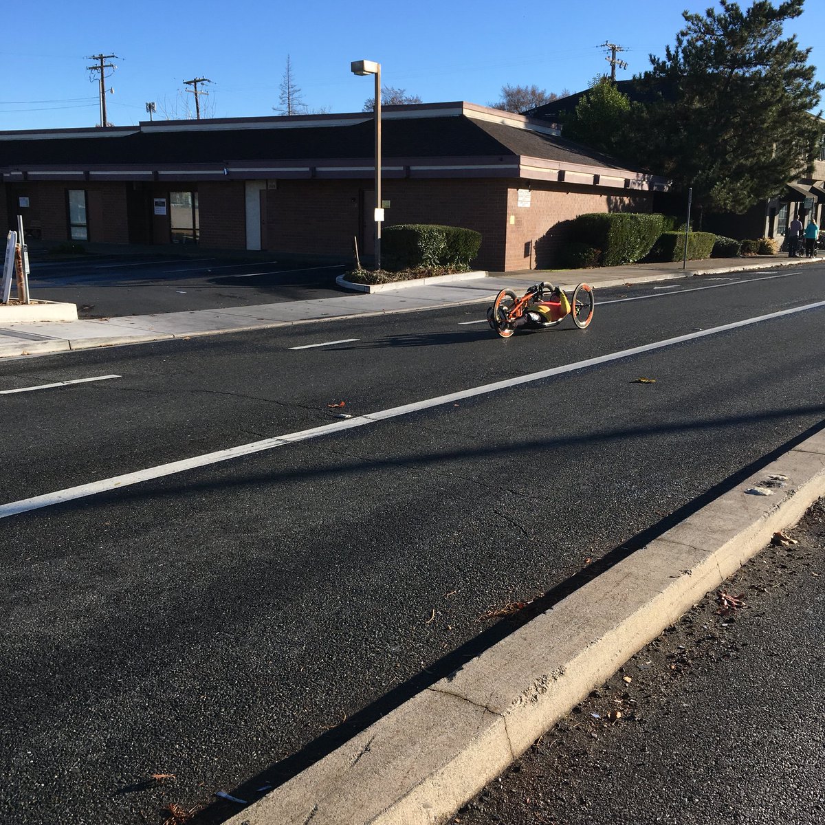 emilyschile's tweet photo. Leader in hand crank just passed by! #cim #2017 #marathon #californiainternationalmarathon https://t.co/sxgCCc9u1b