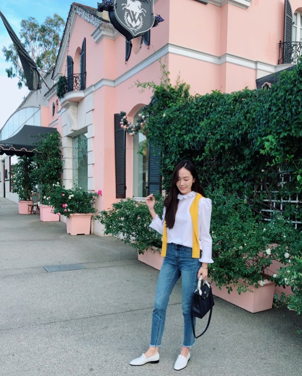 sicafeed's tweet photo. [INSTAGRAM CAROUSEL] jessica.syj: La La Land💛 (3P) https://t.co/caBZKfws5D https://t.co/lS5P5ke5xH