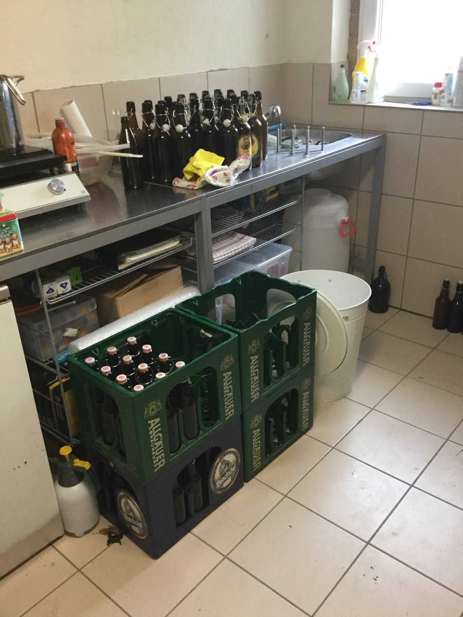 BlackRiver_Brew's tweet photo. New #bottles for new #beer! 🍻🖖😎 #blackriver_brewery #trebur #blackriverbrewerytrebur #advent #beerporn #craftbeerporn #bierselbersaufen #bierselberbrauen #leidergeil #craftbeer #homebrew #homebrewing #craftbier #malz #malts #hefe #bierhefe #yeast #beeryeast #hopfen #hops https://t.co/2fVdamU8Za