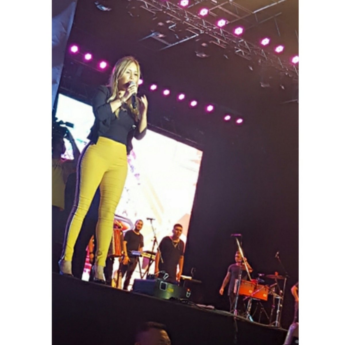 moremmg's tweet photo. @kari_prince ayer te escuche por primera vez en vivo! Me encanto tu calidez con tu publico,  que belleza de persona.💖 https://t.co/vN5sscwhHI
