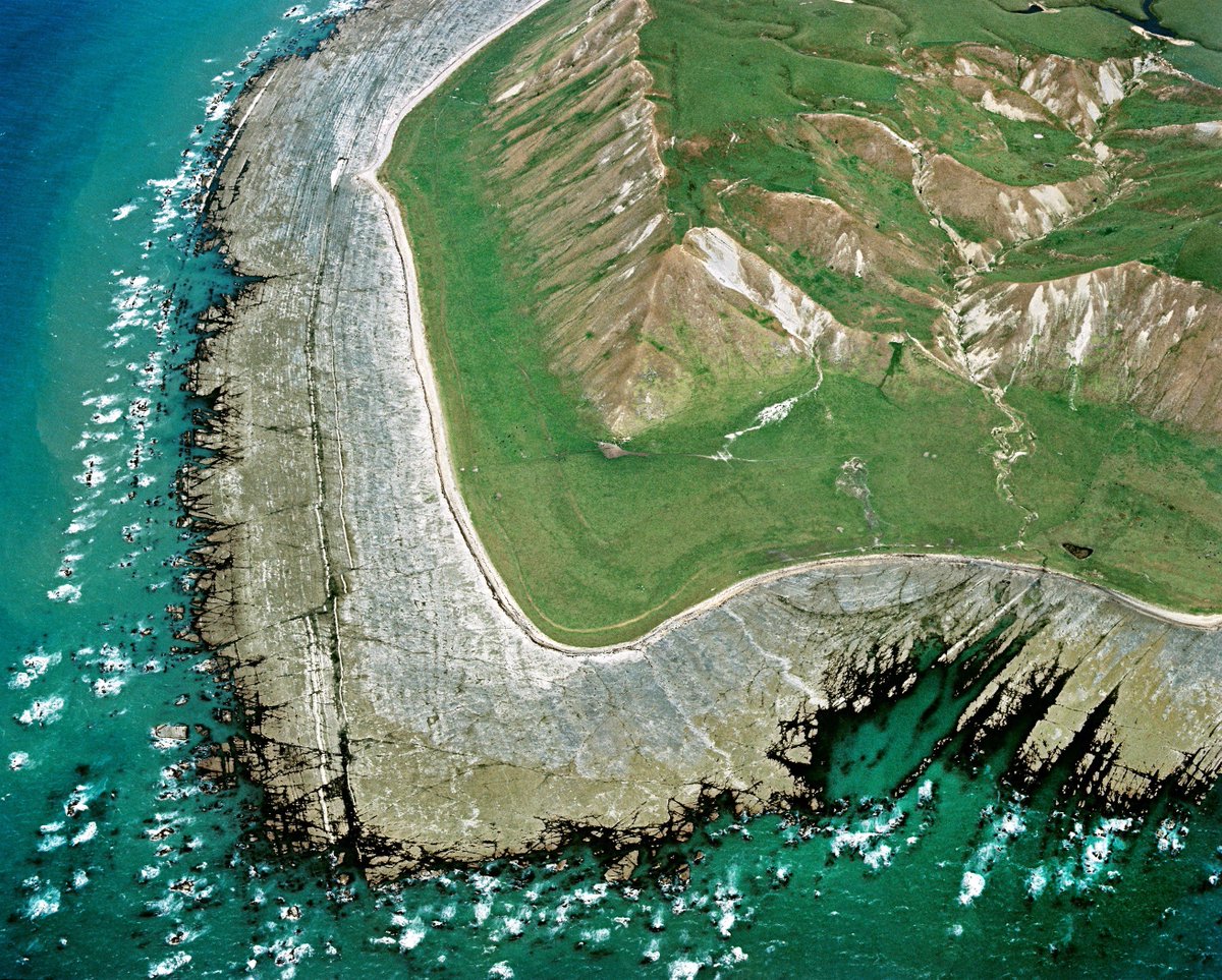 Marine terraces at Mahia Peninsula, New Zealand. Revised Holocene
