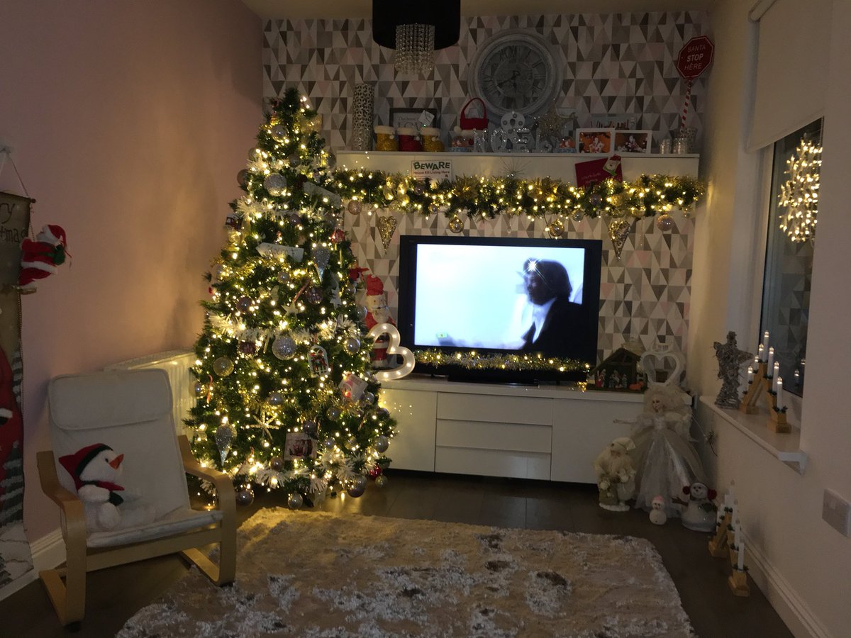 adele_mckenzie's tweet photo. The kids done a good job at decorating the tree 🎄 and I haven’t moved anything. #maiafarrell #roccofarrell 🌟🌟🌟 #santaiscoming #thetreeisup #farrellatchristmas #HolidaysAreComing #merrychristmasyafilthyanimal https://t.co/j5VVIbBimQ