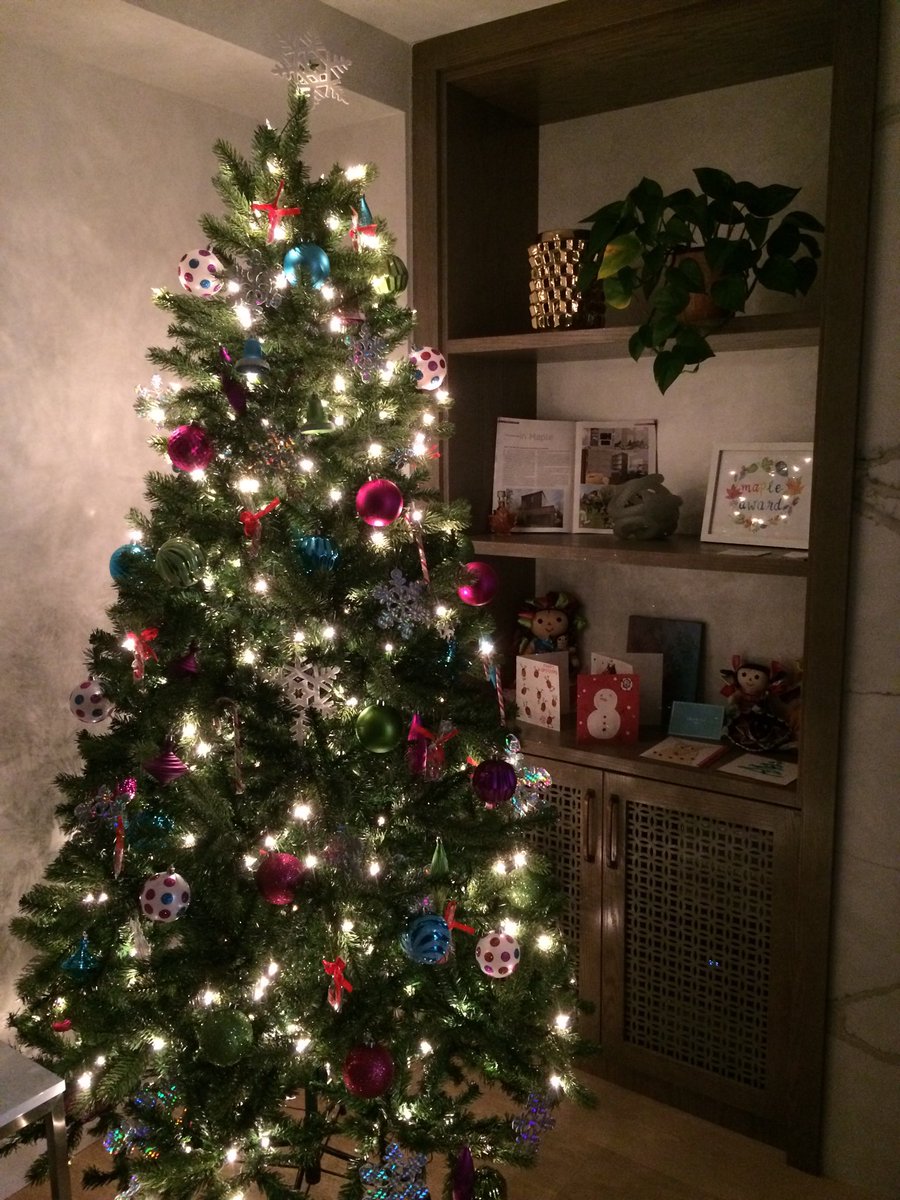 Maple_Residence's tweet photo. Maple Res is looking festive! #treetrimming https://t.co/tUKgMd4aAP