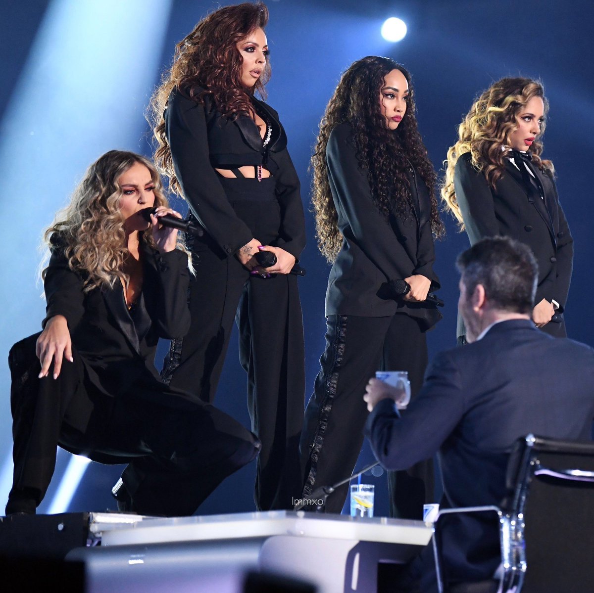 _LifeWithLM's tweet image. 📸 | Little Mix performing on the xFactor Final 2017!