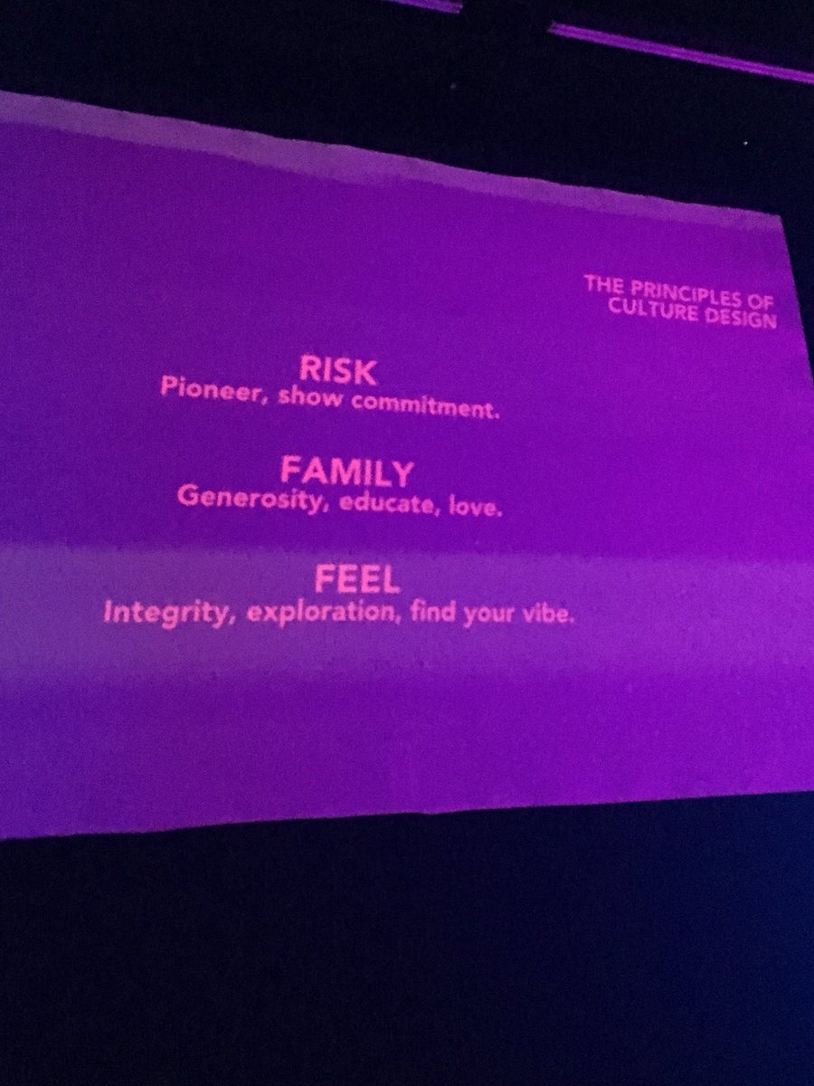 taylorcs's tweet photo. o holandês Michael Aneto surpreendeu ao falar de design na cultura de marcas e agências e surpreendeu com o insight que o design precisa de um re-design. excelente conteúdo. #pixelshow2017 https://t.co/xgX9gwNIRE