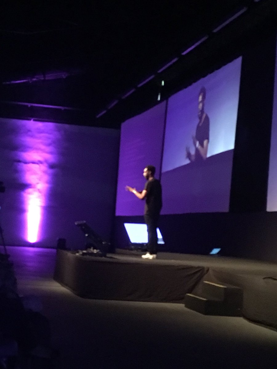 taylorcs's tweet photo. o holandês Michael Aneto surpreendeu ao falar de design na cultura de marcas e agências e surpreendeu com o insight que o design precisa de um re-design. excelente conteúdo. #pixelshow2017 https://t.co/xgX9gwNIRE
