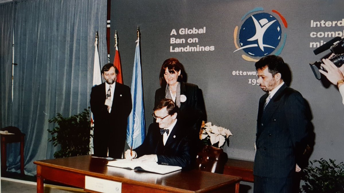ThomasHajnoczi's tweet photo. 20 years since signature of #APMBT, @MineBanTreaty in Ottawa & 2 weeks to start of #MSP16 in Vienna, I think of our goal #Landminefree2025. https://t.co/7Dw2GZdpuu