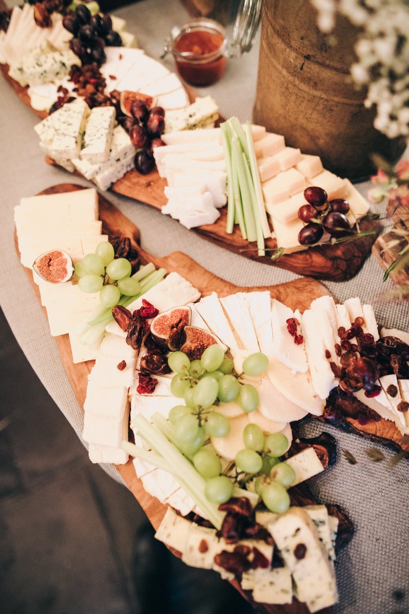 MillbridgeCourt's tweet photo. - Cheese Cake -

H+C’s @LoveKalmKitchen delicious Cheese Wedding Cake... cut up &amp; displayed beautifully for the guests to enjoy during the evening party. 

Added blooms by Rosie Orr.

📸 by Marcel Grabowski. 
Xx https://t.co/N4x0eaFUPb