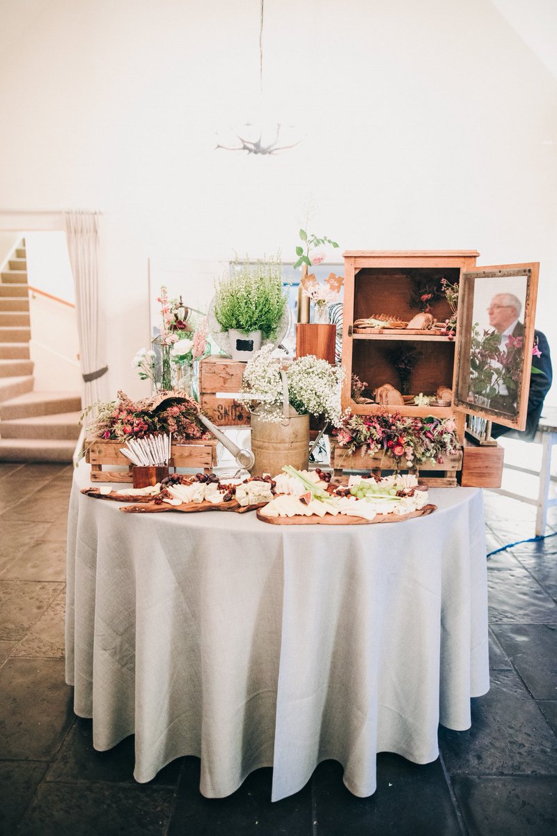 MillbridgeCourt's tweet photo. - Cheese Cake -

H+C’s @LoveKalmKitchen delicious Cheese Wedding Cake... cut up &amp; displayed beautifully for the guests to enjoy during the evening party. 

Added blooms by Rosie Orr.

📸 by Marcel Grabowski. 
Xx https://t.co/N4x0eaFUPb