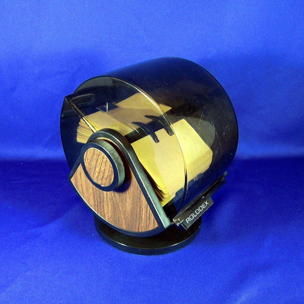 ThriftyGirl2015's tweet photo. Rolodex SW-24C Card File https://t.co/jcVTM2pQlP #ebay @ebay #Rolodex #officesupplies #office #cardfile #swivelbase #desk #Christmas #christmasgift #CyberMonday #CyberMondaydeals https://t.co/GQujgVg7h6