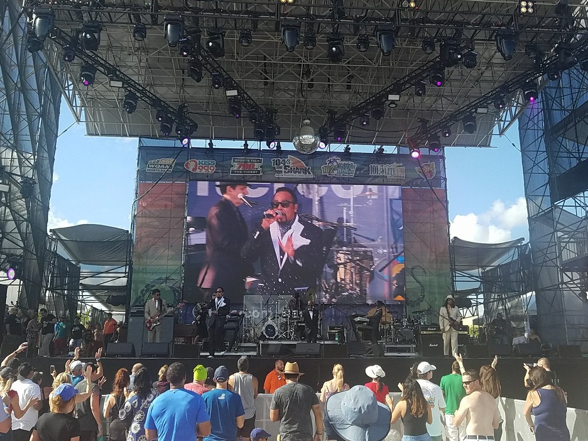 Strokin_'s tweet photo. Morris Day and the Time setting things off right! #riptide2017 #riptidefest #fordrocks #sffrocks @soflaford https://t.co/9NH4lJ9pnN